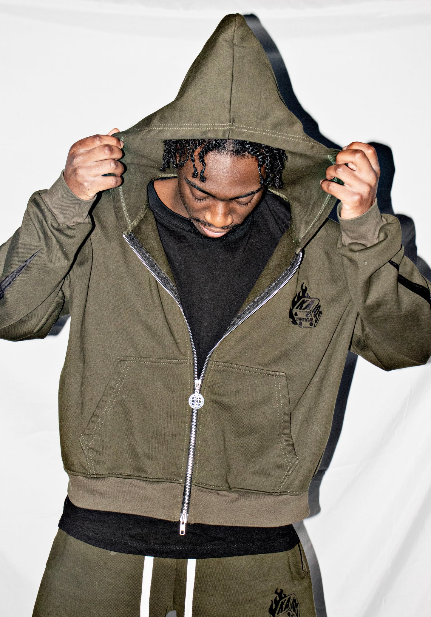 Kaios Streetwear - Matcha fit Khaki Zipped Hoodie